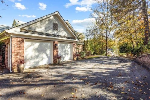 2169 Cumberland Dr, Smyrna GA  30080-4601 exterior