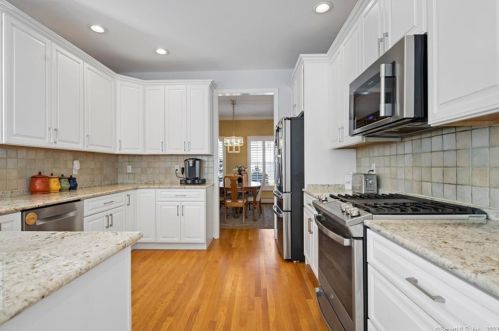 8 Winter Village Rd, Granby CT  06035-1130 exterior