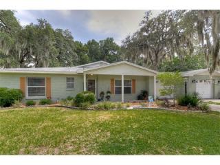 211 Hidden Lake Dr, Brandon, FL 33511-8124