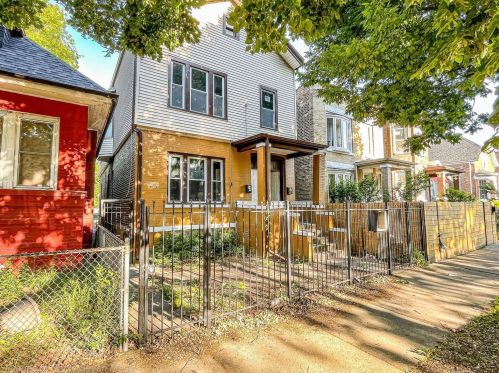 942 Lawndale Ave, Chicago, IL 60651-3945