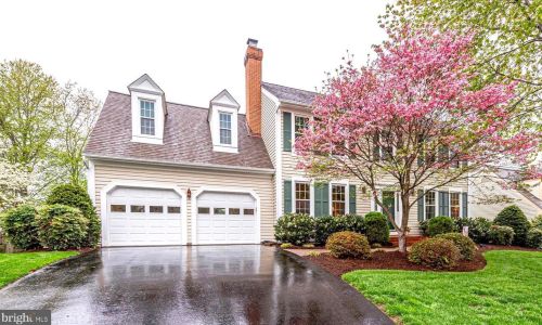 6448 Battle Rock Dr, Clifton, VA 20124-2404