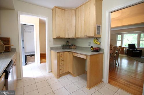 7676 Tiverton Dr, Springfield VA  22152-2018 exterior