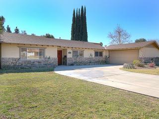 1405 Mural Dr, Claremont, CA 91711-3230