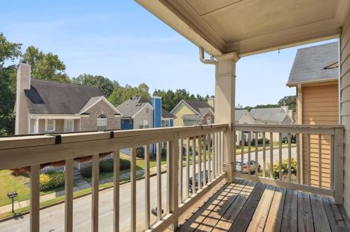 1811 Laurel Green Way, Atlanta GA  30344-8215 exterior