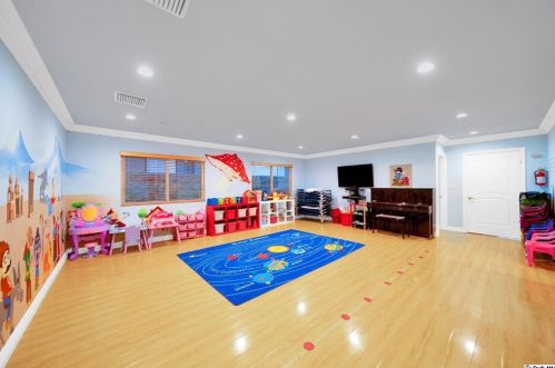 809 Lomita Ave, Glendale CA  91205-1617 exterior
