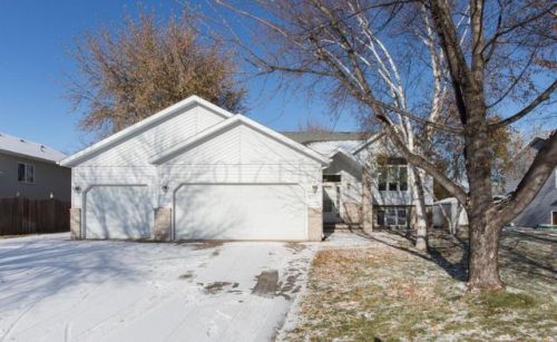 2717 38 1/2 Ave, Fargo, ND 58104-7004