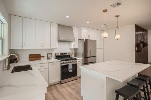 8408 Cayuga Dr, Austin TX 78749-3972 exterior