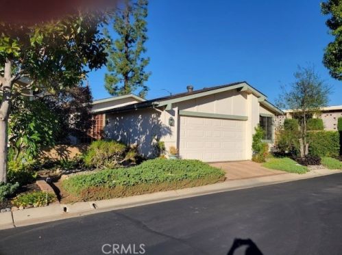 1637 Wood Lk, Santa Ana, CA 92705-6990