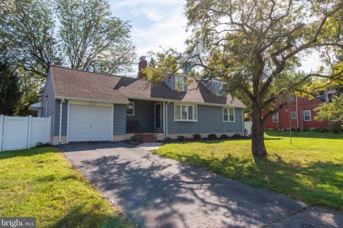 19 Zieglers Ln, Trenton, NJ 08690-2005