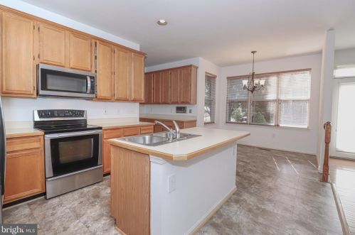8905 Peoria Ct, Springfield, VA 22153-1653