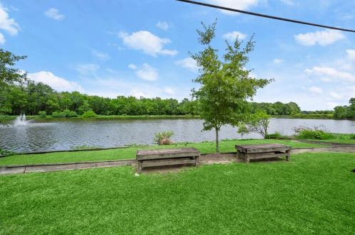 302 Brk Holw Dr, Conroe TX  77385-9107 exterior