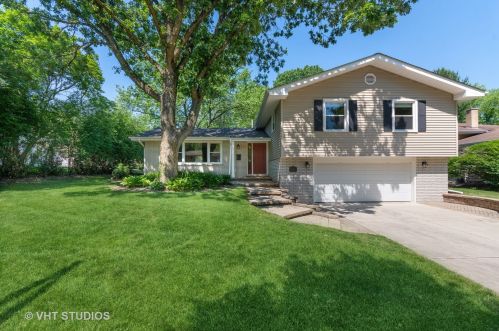 1143 Cardinal Ln, Naperville, IL 60540-8001