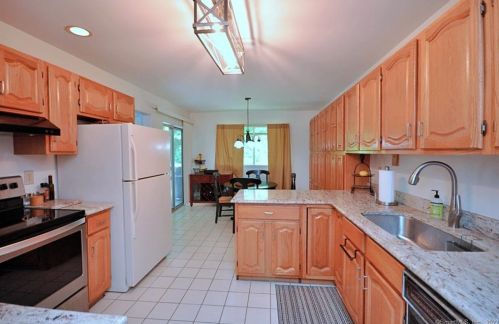 6 Indian Hill Rd, Upper Stepney CT  06468-2861 exterior