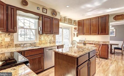 8801 Arley Dr, Springfield VA  22153-1502 exterior
