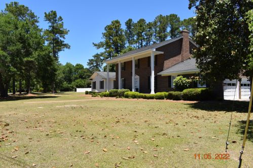 1364 Woodland Dr, Kingstree, SC 29556-2120