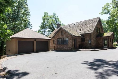 110 Oak Ter, Staunton, VA 24401-2351