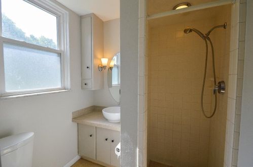 206 Hastings St, Cincinnati OH 45219-1420 exterior