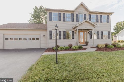 30 Wisteria Ct, Falling Waters, WV 25419-4088