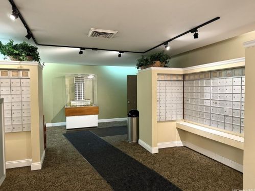 2240 Kuhio Ave, Honolulu HI  96815-2898 exterior