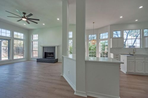 2502 Crosslands Dr, Garland TX  75040-3839 exterior