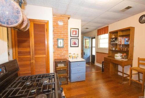 403 Pinckney St, Pendleton, MO 63383-2321