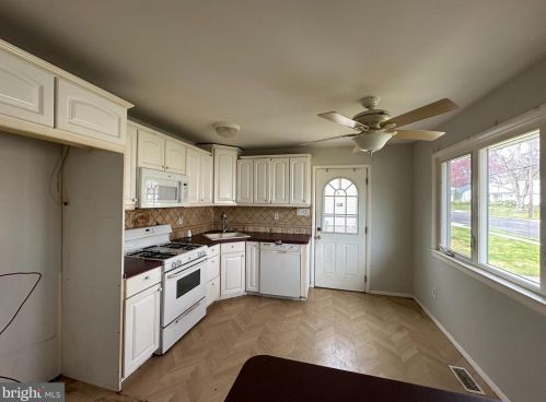 50 Maple Ave, Gloucester, NJ 08031-1250