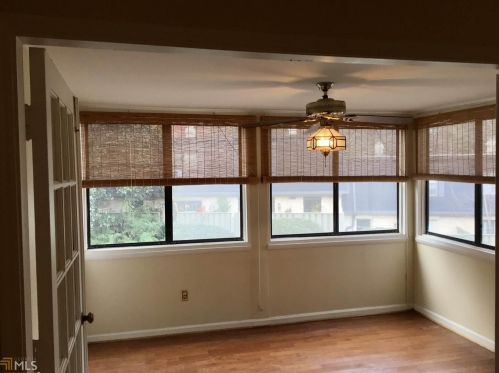 66 Montre Sq, Atlanta GA  30327-4043 exterior