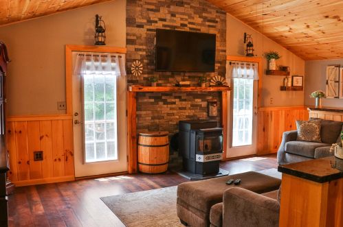 32 Upland Dr, Laconia, NH 03249-6777