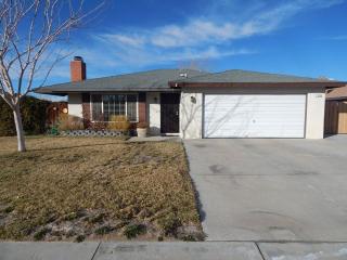 736 Perdew Ave, Ridgecrest, CA 93555-2423