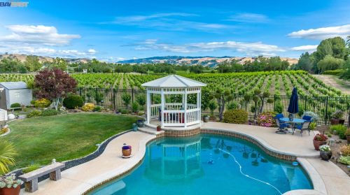 2550 Superior Dr, Livermore, CA 94550-6613