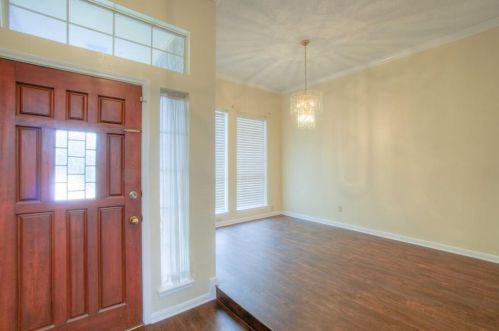 4221 Crestedge Ln, Carrollton TX  75010-4104 exterior