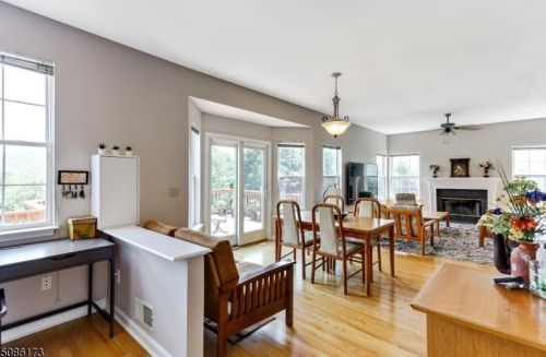 14 Canterbury Ln, Hackettstown, NJ 07840-3436