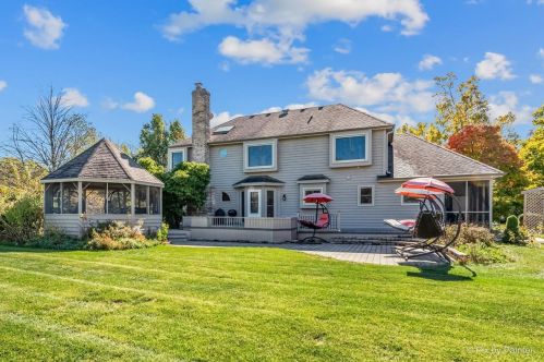 7 Crestview Dr, Oswego IL  60543-9475 exterior