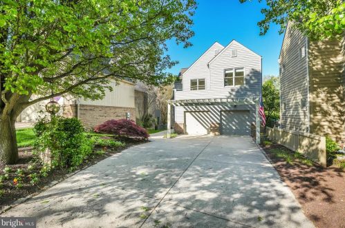2004 Beacon Pl, Herndon, VA 20191-4843