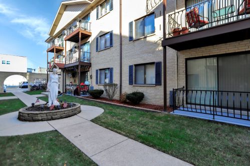 7218 Wrightwood Ave, Chicago IL  60707-1660 exterior