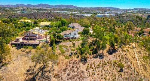 1597 Parkview Dr, Vista CA  92081-8750 exterior