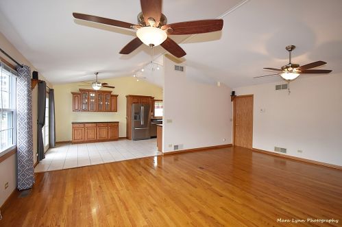 324 Julie Ln, Pingree Grove IL  60140-8397 exterior