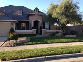 3189 Powers Ave, Clovis, CA 93619-9594