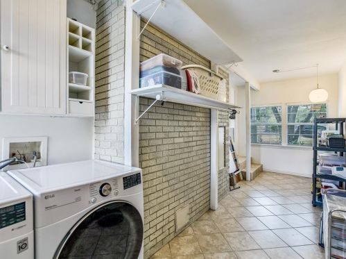 6207 Betty Cook Dr, Austin TX  78723-3313 exterior