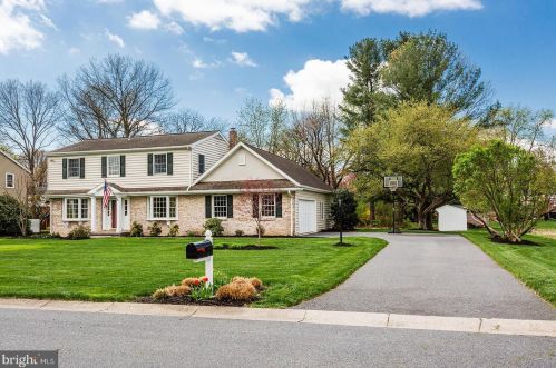 2006 Rachael Dr, Lancaster PA  17601-3655 exterior