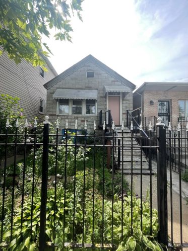 4734 Loomis Blvd, Chicago, IL 60609-4216