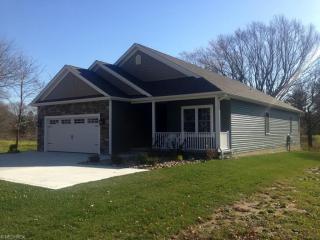 987 Lake Rd, Conneaut, OH 44030-1277