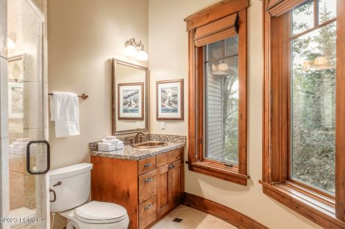 5872 Mtn Rnch Dr, Park City UT 84098-6177 exterior