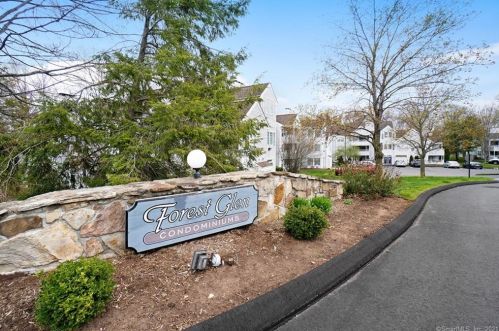 1 Forest Glen Cir, Middletown CT  06457-6602 exterior