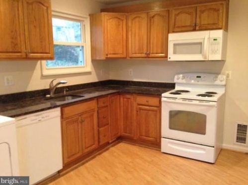 911 Robin Rd, Silver Spring MD  20901-1872 exterior