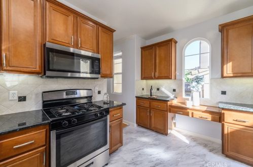 39 Tall Oak, Irvine CA  92603-4213 exterior