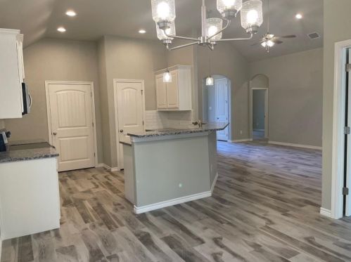 3328 Windcrest Dr, Granbury TX  76049 exterior