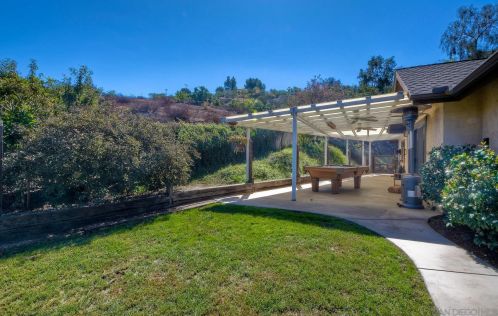 616 Estrelita Dr, Vista CA  92084-7926 exterior