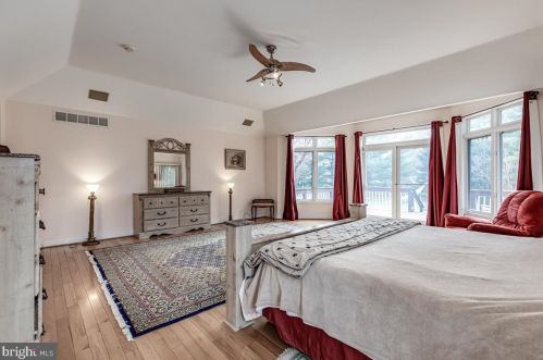 8 Tomlyn Dr, Princeton NJ  08540-4316 exterior