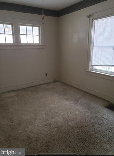 39 Redfern St, Trenton, NJ 08610-5847